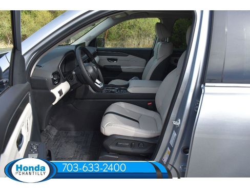 New 2026 Honda Pilot Touring image 27