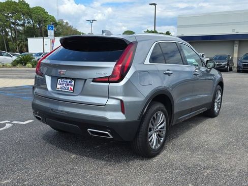 Used 2025 Cadillac XT4 Premium Luxury FWD image 4