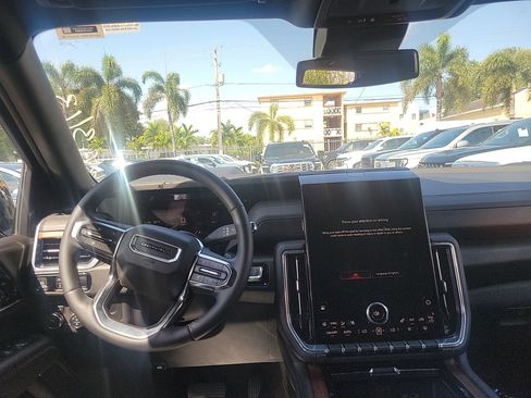 Used 2025 GMC Yukon Denali image 25