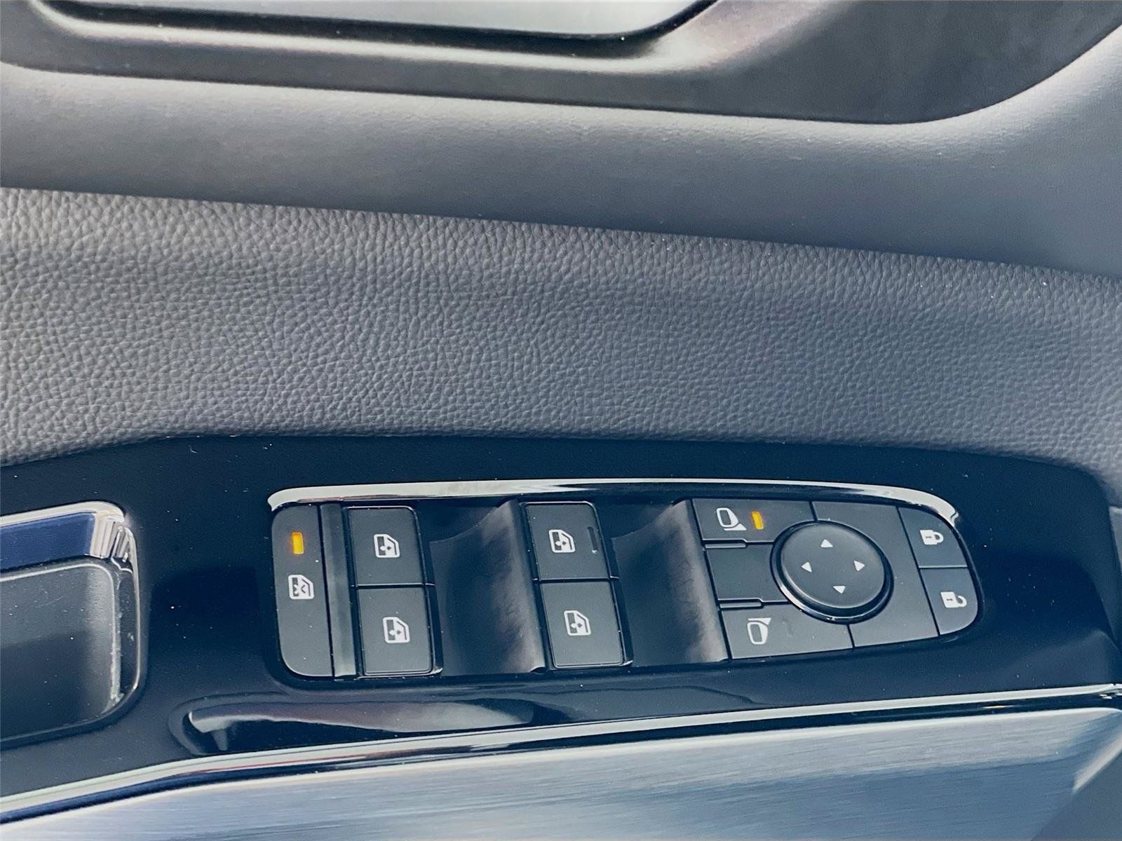 Used 2025 Nissan Pathfinder SL AWD/4WD image 21