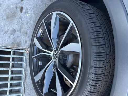 Used 2022 Volkswagen Tiguan SEL R-Line image 6