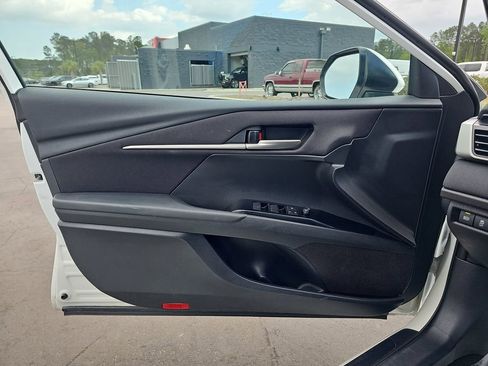 Used 2025 Toyota Camry LE image 31