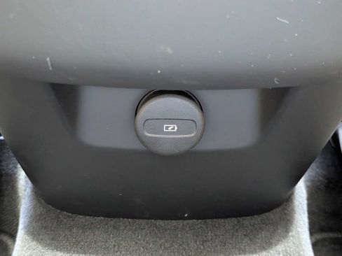 Certified 2025 Volvo XC90 B6 Ultra AWD/4WD image 21