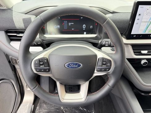 Used 2025 Ford Explorer Active RWD image 23