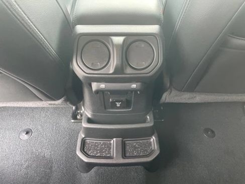 Used 2022 Jeep Wrangler Unlimited Sahara AWD/4WD image 11