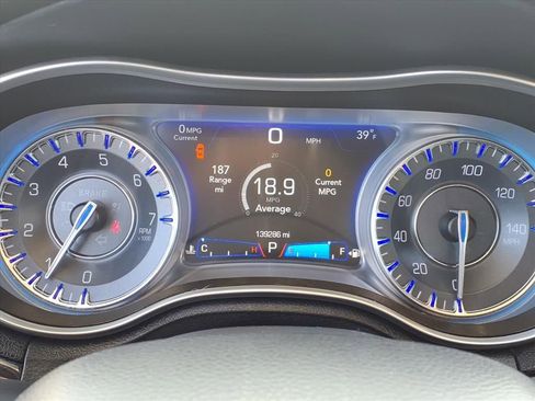 Used 2018 Chrysler 300 Limited image 6