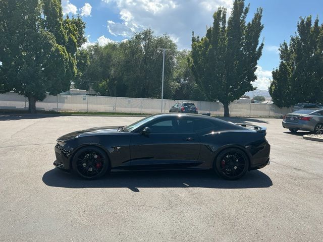 Used 2018 Chevrolet Camaro SS w/ LPO, Ground Effects Package RWD image 7