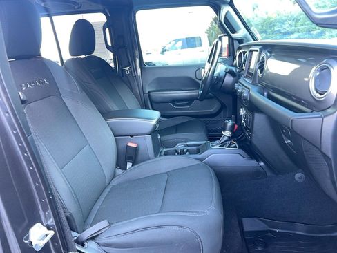 Used 2021 Jeep Wrangler Unlimited Sahara image 24