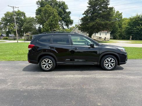 Used 2021 Subaru Forester Premium AWD/4WD image 5