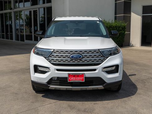 Used 2022 Ford Explorer Limited AWD/4WD image 2