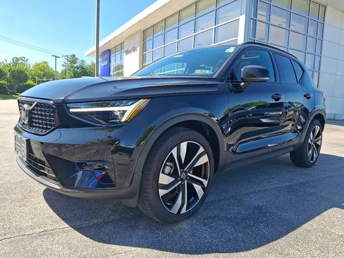 Certified 2025 Volvo XC40 B5 Ultra AWD/4WD image 3