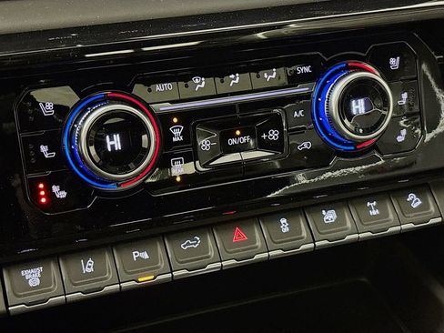 Used 2025 GMC Sierra 2500 AT4X image 20