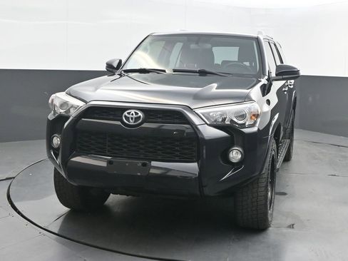 Used 2017 Toyota 4Runner SR5 AWD/4WD image 10