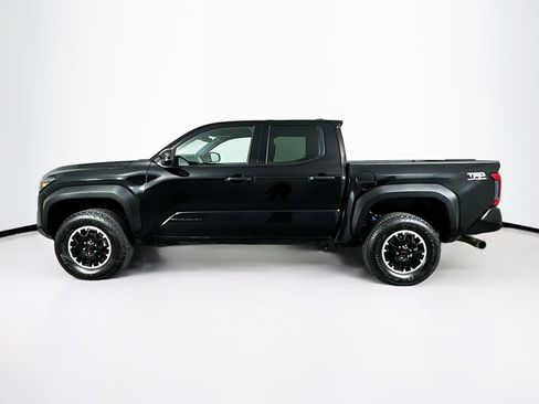 Used 2025 Toyota Tacoma TRD Off-Road image 4