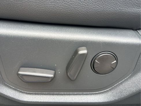 Used 2022 Ford F250 Lariat w/ Black Appearance Package image 29