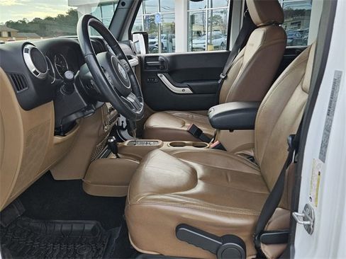 Used 2018 Jeep Wrangler Unlimited Sahara image 5