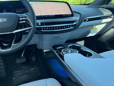 New 2025 Cadillac Lyriq Luxury image 15