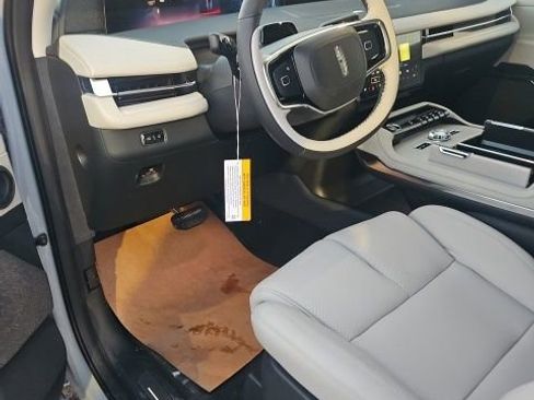 New 2025 Lincoln Navigator L Reserve image 9