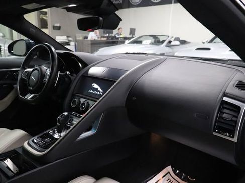 Used 2020 Jaguar F-TYPE Coupe RWD image 17