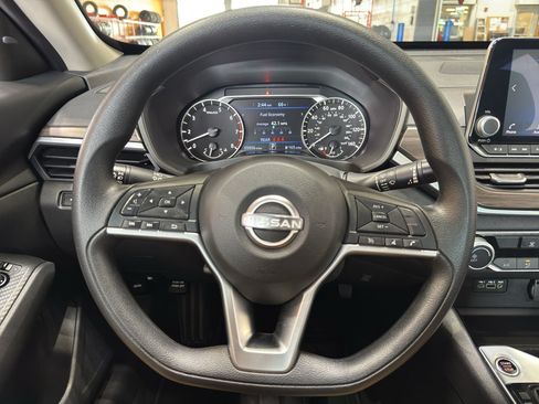 Used 2024 Nissan Altima 2.5 SV FWD image 21