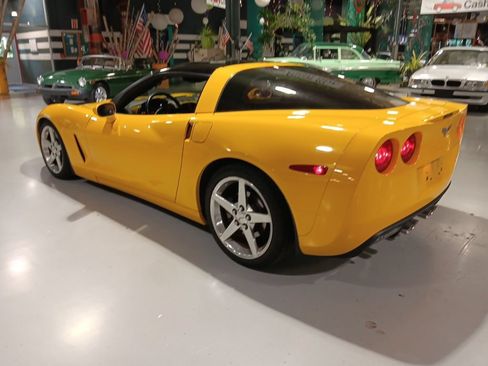 Used 2005 Chevrolet Corvette Coupe w/ Preferred Equipment Group RWD image 8