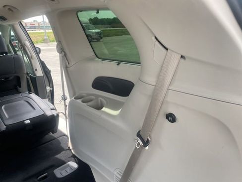 Used 2022 Chrysler Pacifica Touring-L FWD image 65