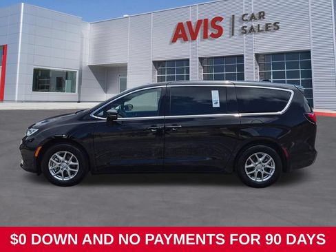 Used 2025 Chrysler Pacifica Select FWD image 8