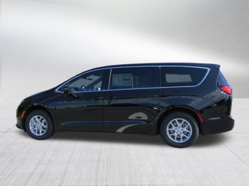 New 2025 Chrysler Voyager LX image 6