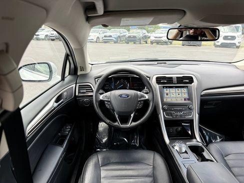 Used 2018 Ford Fusion SE w/ Equipment Group 602A FWD image 25