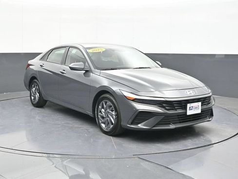 Used 2025 Hyundai Elantra Hybrid FWD image 20