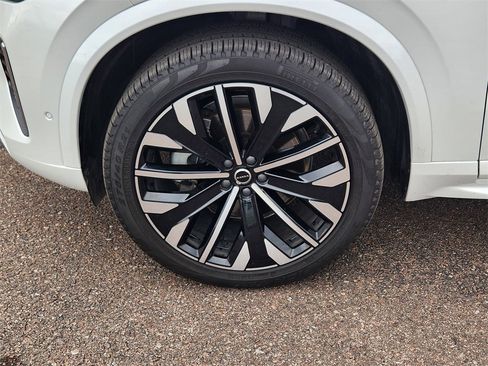 Used 2025 Volvo XC90 B6 Plus image 26
