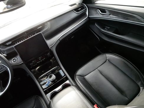 Used 2023 Jeep Grand Cherokee L Limited image 11