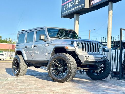 Used 2019 Jeep Wrangler Unlimited Sahara AWD/4WD image 27