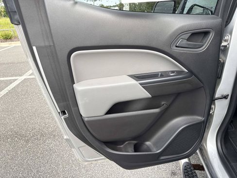 Used 2019 Chevrolet Colorado W/T w/ WT Convenience Package RWD image 9