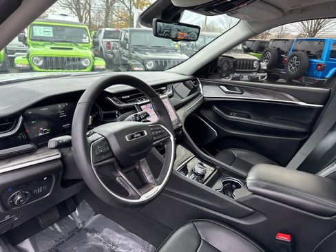 Used 2023 Jeep Grand Cherokee 30th Anniversary image 12