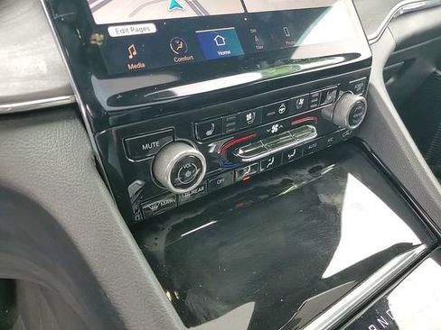 Used 2023 Jeep Grand Cherokee Overland w/ Luxury Tech Group IV image 22