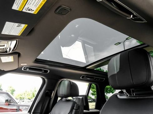 Used 2023 Land Rover Range Rover SE AWD/4WD image 4