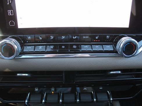 Used 2024 GMC Canyon Denali image 37