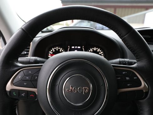 Used 2016 Jeep Renegade Latitude image 24