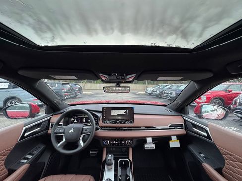 New 2025 Mitsubishi Outlander SEL image 28