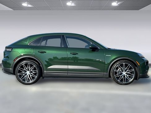 Used 2025 Porsche Macan 4 Electric image 7