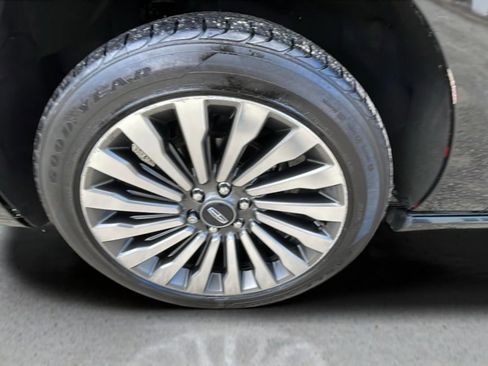 Used 2019 Lincoln Navigator L Reserve image 19