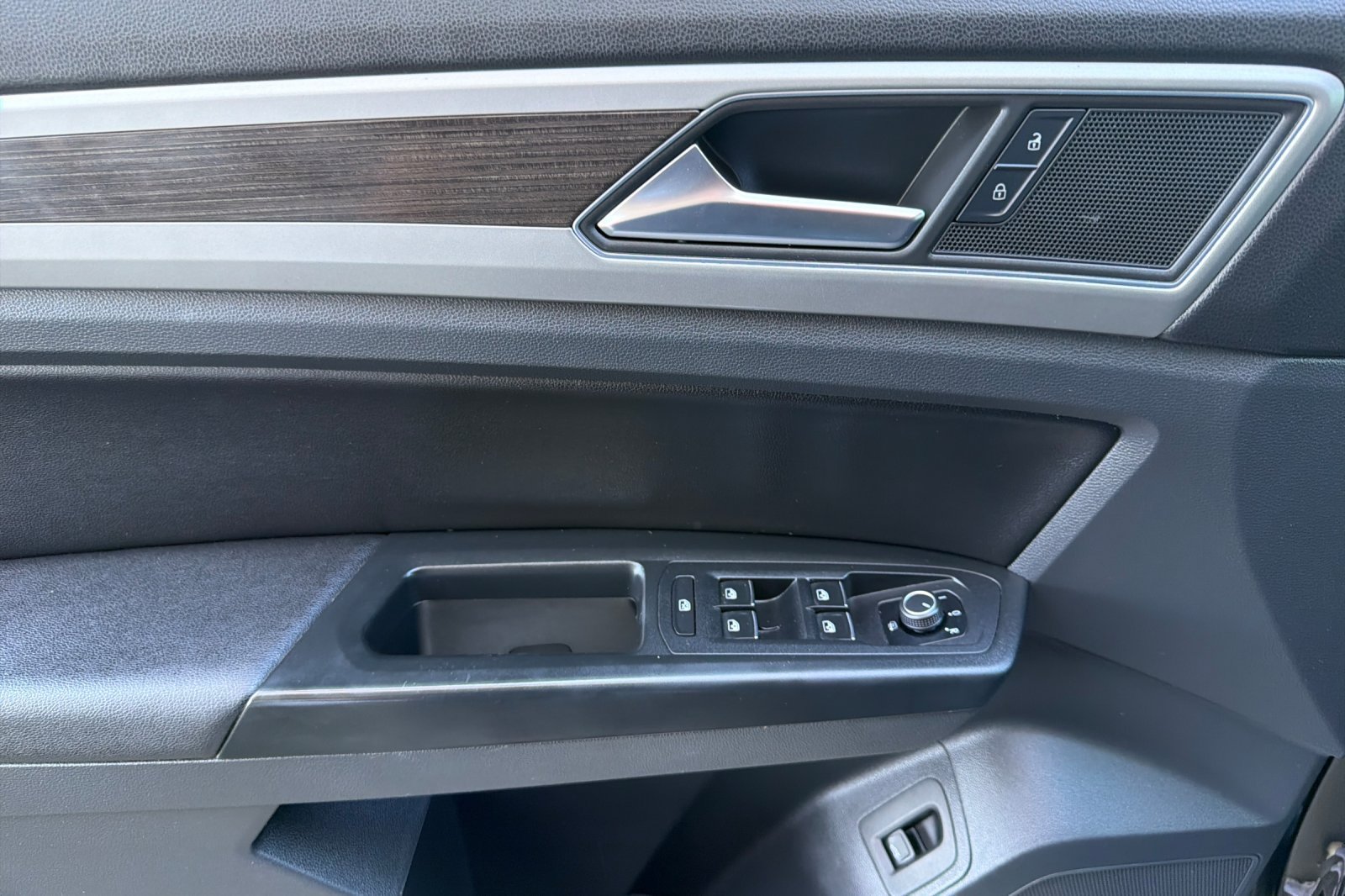Used 2018 Volkswagen Atlas SE FWD image 13