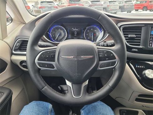 Used 2024 Chrysler Voyager LX image 25