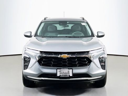 New 2026 Chevrolet Trax LT image 2