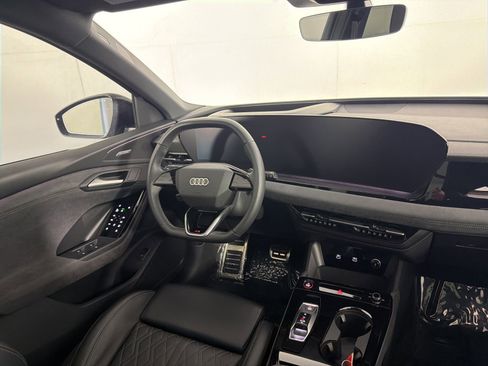 Used 2025 Audi SQ6 e-tron Premium Plus w/ Premium Plus AWD/4WD image 15