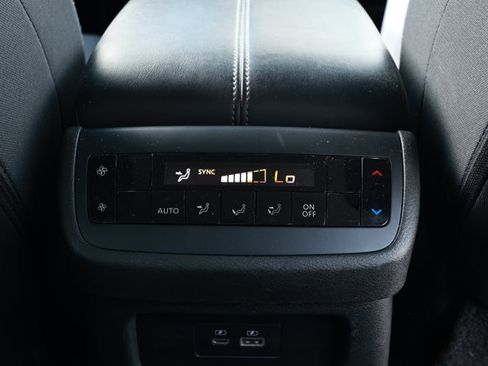 Used 2025 Nissan Pathfinder SV FWD image 29