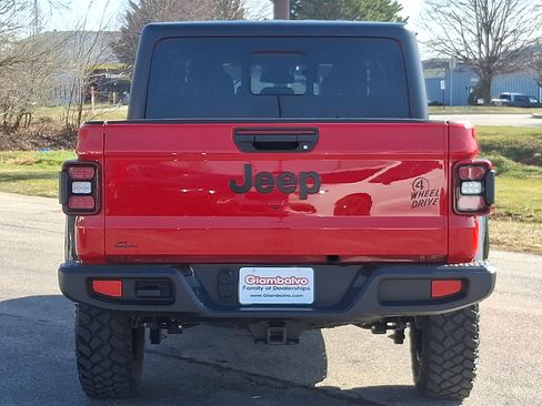 Certified 2024 Jeep Gladiator Willys image 6