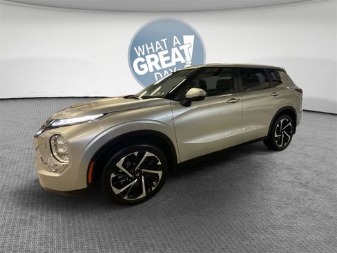 Used 2024 Mitsubishi Outlander SE image 8