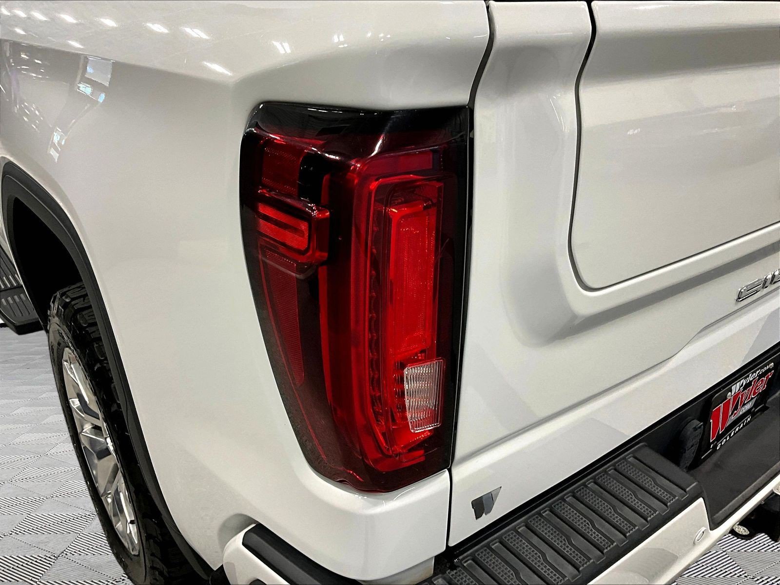 Used 2020 GMC Sierra 1500 AT4 w/ AT4 Premium Package AWD/4WD image 24
